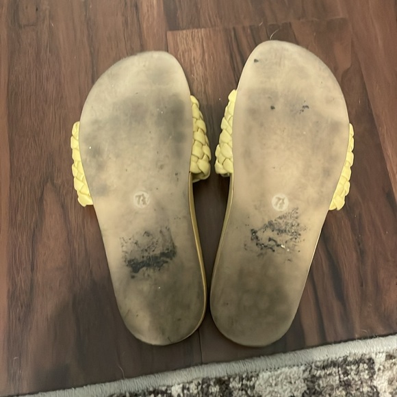 Universal Thread Sandals - Picture 3 of 3